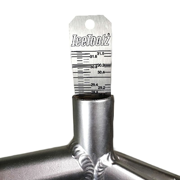 IceToolz "The Wat" Seat Tube Gauge - Use