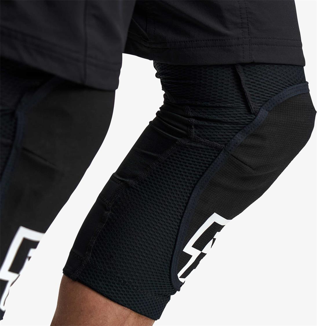 covert-knee-stealth-mens-detailb-2-pdp-3x-2160x222