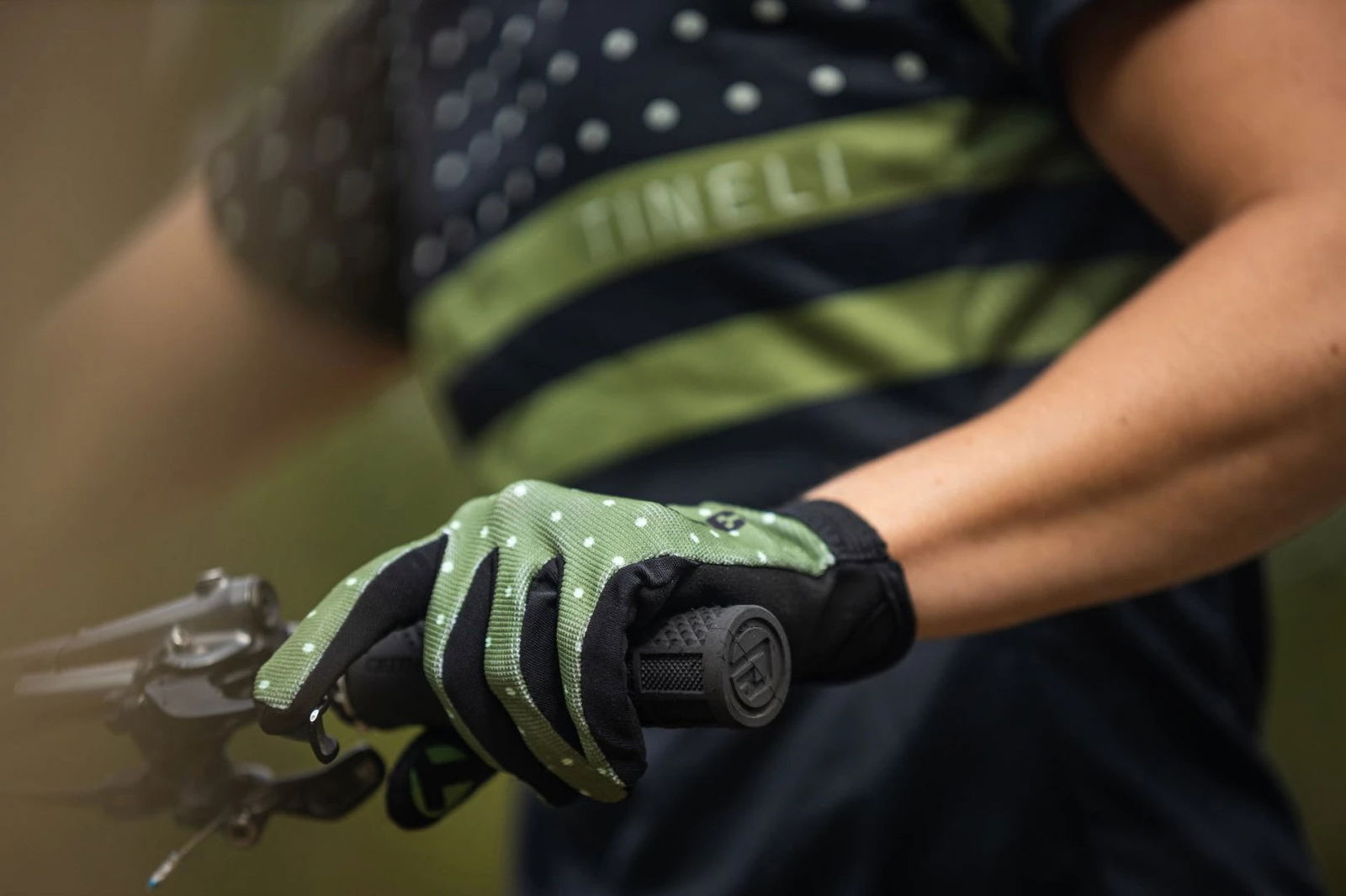 Dot Trail Gloves-L-Unisex - Papanui Cycles