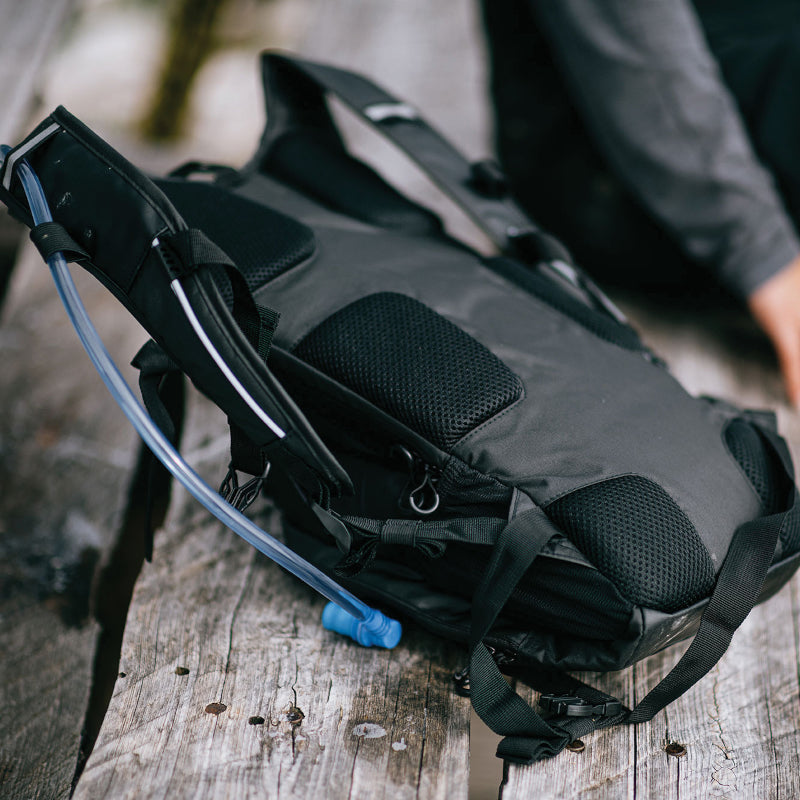 Z Hydro Enduro Hydration Bag Black - Situation 1